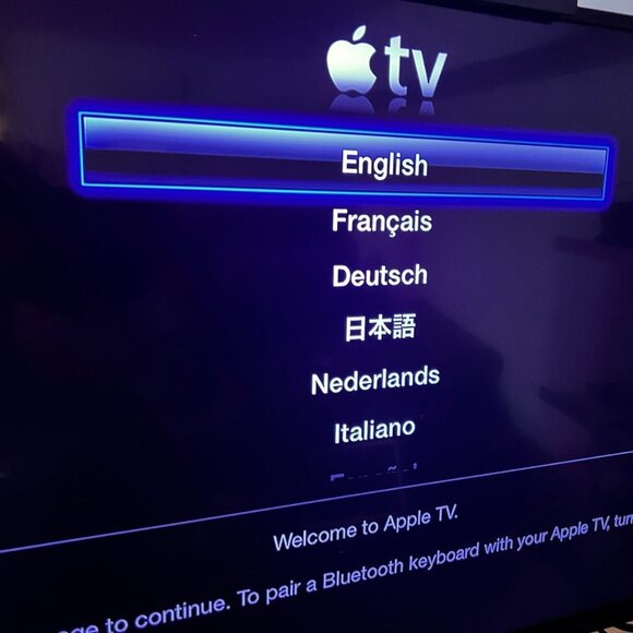 Apple TV (2nd Gen) MC572LL/A 8GB Media Streamer COMPLETE** - Picture 1 of 9